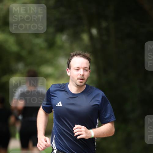 30.08.2026 - Elbe Triathlon Hamburg Antke Förster http://msf.ph/oto/10099943 30.08.2026 11:00:38 Laufen 59, 7001 meine-sportfotos.de