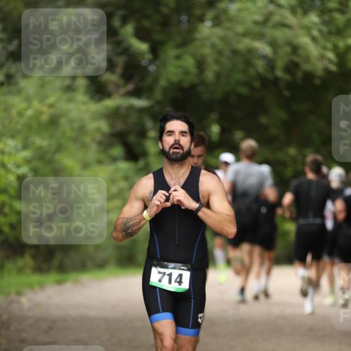 30.08.2026 - Elbe Triathlon Hamburg Antke Förster http://msf.ph/oto/10099949 30.08.2026 11:00:41 Laufen 714 meine-sportfotos.de