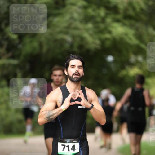 30.08.2026 - Elbe Triathlon Hamburg Antke Förster http://msf.ph/oto/10099953 30.08.2026 11:00:42 Laufen 714 meine-sportfotos.de