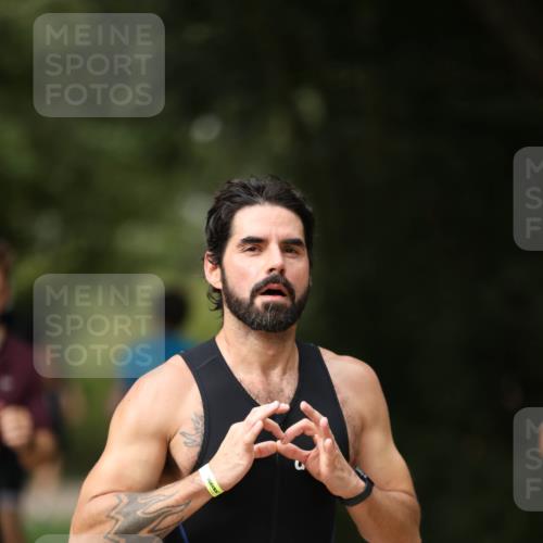 30.08.2026 - Elbe Triathlon Hamburg Antke Förster http://msf.ph/oto/10099959 30.08.2026 11:00:44 Laufen 714 meine-sportfotos.de