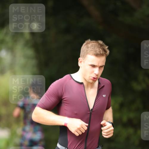 30.08.2026 - Elbe Triathlon Hamburg Antke Förster http://msf.ph/oto/10099963 30.08.2026 11:00:45 Laufen  meine-sportfotos.de