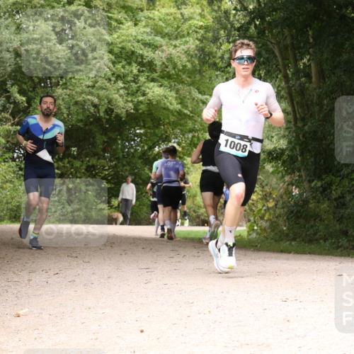 30.08.2026 - Elbe Triathlon Hamburg Antke Förster http://msf.ph/oto/10099964 30.08.2026 11:03:26 Laufen 1008 meine-sportfotos.de