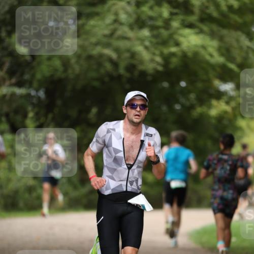 30.08.2026 - Elbe Triathlon Hamburg Antke Förster http://msf.ph/oto/10099965 30.08.2026 11:00:47 Laufen  meine-sportfotos.de
