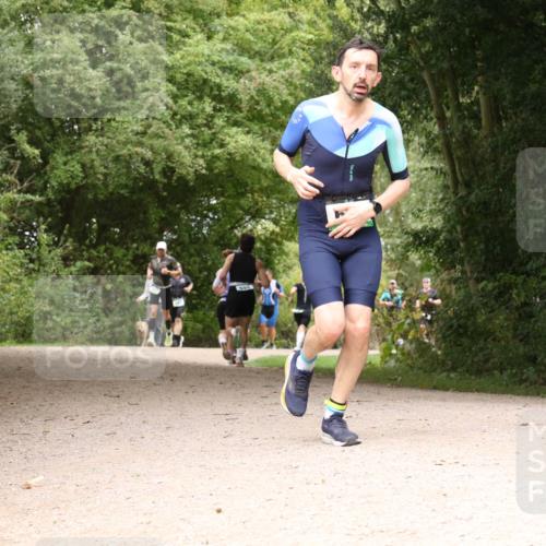 30.08.2026 - Elbe Triathlon Hamburg Antke Förster http://msf.ph/oto/10099970 30.08.2026 11:03:28 Laufen 303 meine-sportfotos.de