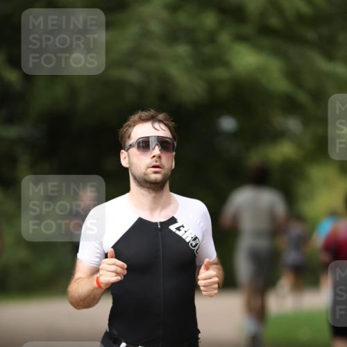 30.08.2026 - Elbe Triathlon Hamburg Antke Förster http://msf.ph/oto/10099977 30.08.2026 11:00:52 Laufen 7360, 408, 3830 meine-sportfotos.de