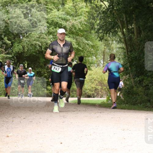 30.08.2026 - Elbe Triathlon Hamburg Antke Förster http://msf.ph/oto/10099980 30.08.2026 11:03:37 Laufen 662, 747 meine-sportfotos.de