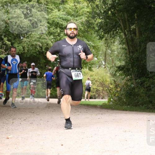30.08.2026 - Elbe Triathlon Hamburg Antke Förster http://msf.ph/oto/10099992 30.08.2026 11:03:41 Laufen 609, 662 meine-sportfotos.de