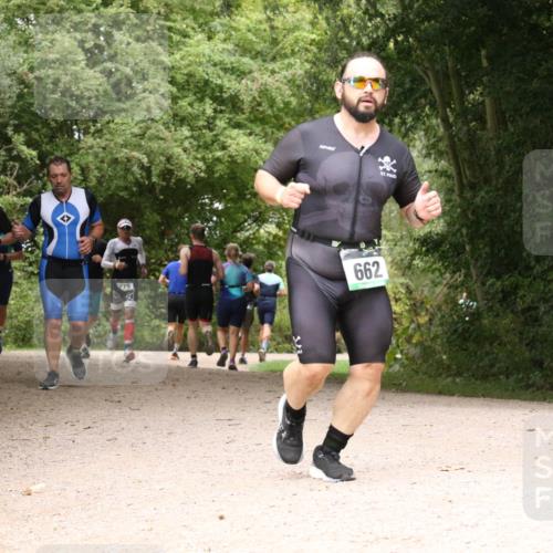 30.08.2026 - Elbe Triathlon Hamburg Antke Förster http://msf.ph/oto/10099994 30.08.2026 11:03:41 Laufen 609, 662 meine-sportfotos.de