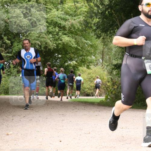 30.08.2026 - Elbe Triathlon Hamburg Antke Förster http://msf.ph/oto/10099996 30.08.2026 11:03:42 Laufen 609, 662 meine-sportfotos.de