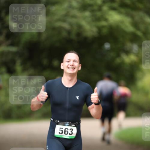 30.08.2026 - Elbe Triathlon Hamburg Antke Förster http://msf.ph/oto/10100001 30.08.2026 11:01:02 Laufen 563 meine-sportfotos.de