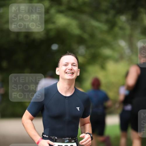 30.08.2026 - Elbe Triathlon Hamburg Antke Förster http://msf.ph/oto/10100003 30.08.2026 11:01:03 Laufen 563 meine-sportfotos.de
