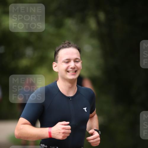 30.08.2026 - Elbe Triathlon Hamburg Antke Förster http://msf.ph/oto/10100005 30.08.2026 11:01:03 Laufen 2, 563 meine-sportfotos.de