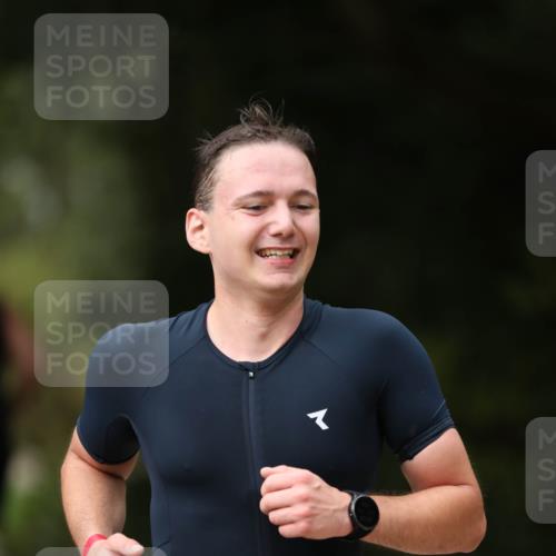 30.08.2026 - Elbe Triathlon Hamburg Antke Förster http://msf.ph/oto/10100007 30.08.2026 11:01:04 Laufen 563 meine-sportfotos.de