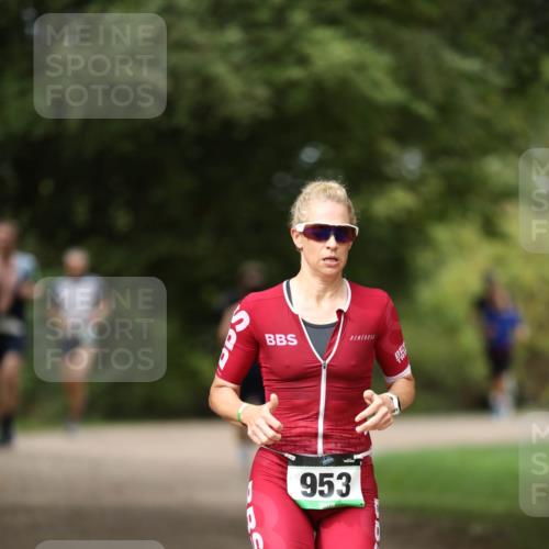 30.08.2026 - Elbe Triathlon Hamburg Antke Förster http://msf.ph/oto/10100041 30.08.2026 11:01:27 Laufen 953 meine-sportfotos.de