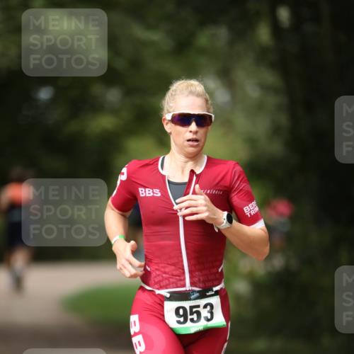 30.08.2026 - Elbe Triathlon Hamburg Antke Förster http://msf.ph/oto/10100043 30.08.2026 11:01:28 Laufen 953 meine-sportfotos.de