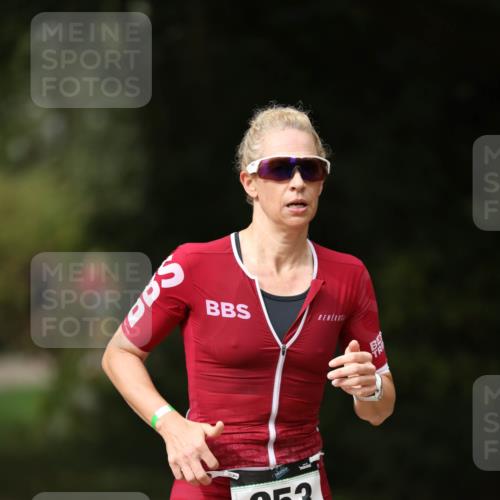 30.08.2026 - Elbe Triathlon Hamburg Antke Förster http://msf.ph/oto/10100045 30.08.2026 11:01:29 Laufen 953 meine-sportfotos.de