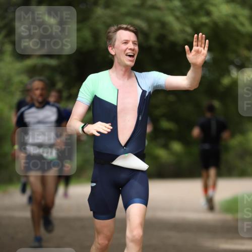 30.08.2026 - Elbe Triathlon Hamburg Antke Förster http://msf.ph/oto/10100051 30.08.2026 11:01:35 Laufen  meine-sportfotos.de