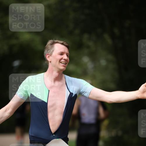 30.08.2026 - Elbe Triathlon Hamburg Antke Förster http://msf.ph/oto/10100055 30.08.2026 11:01:36 Laufen  meine-sportfotos.de
