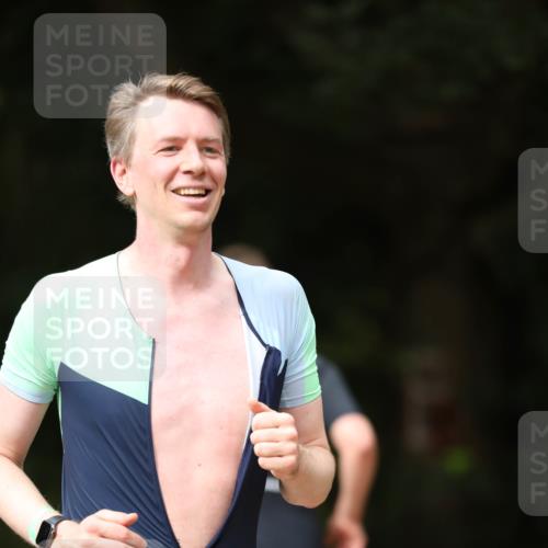 30.08.2026 - Elbe Triathlon Hamburg Antke Förster http://msf.ph/oto/10100059 30.08.2026 11:01:37 Laufen 449 meine-sportfotos.de