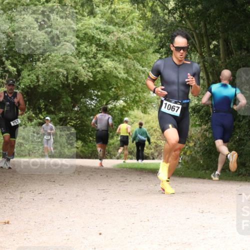 30.08.2026 - Elbe Triathlon Hamburg Antke Förster http://msf.ph/oto/10100068 30.08.2026 11:04:32 Laufen 757, 1067 meine-sportfotos.de