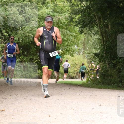 30.08.2026 - Elbe Triathlon Hamburg Antke Förster http://msf.ph/oto/10100076 30.08.2026 11:04:35 Laufen 863, 653, 757 meine-sportfotos.de