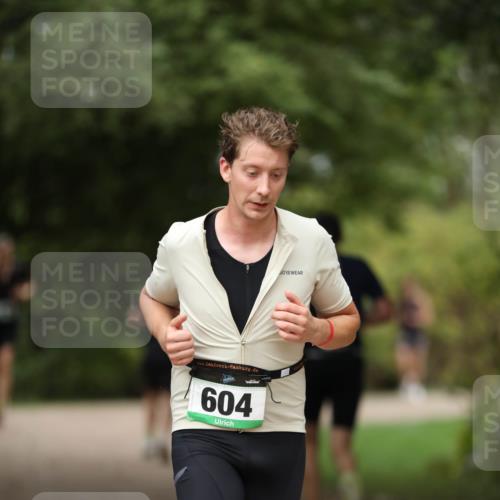 30.08.2026 - Elbe Triathlon Hamburg Antke Förster http://msf.ph/oto/10100095 30.08.2026 11:01:49 Laufen 604 meine-sportfotos.de