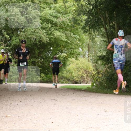 30.08.2026 - Elbe Triathlon Hamburg Antke Förster http://msf.ph/oto/10100100 30.08.2026 11:04:47 Laufen 206, 967 meine-sportfotos.de