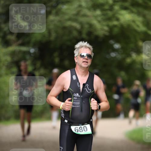 30.08.2026 - Elbe Triathlon Hamburg Antke Förster http://msf.ph/oto/10100103 30.08.2026 11:01:53 Laufen 680 meine-sportfotos.de