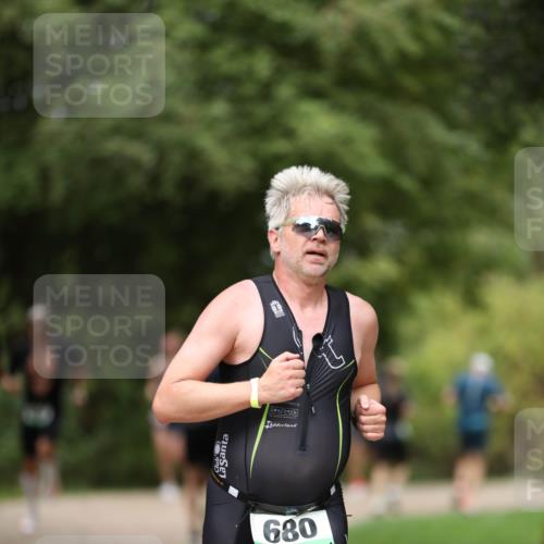 30.08.2026 - Elbe Triathlon Hamburg Antke Förster http://msf.ph/oto/10100105 30.08.2026 11:01:54 Laufen 680 meine-sportfotos.de