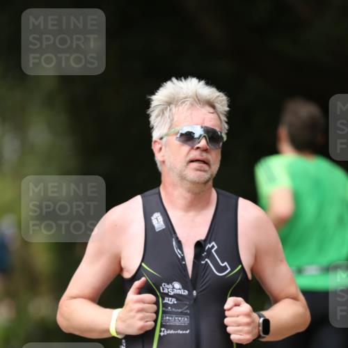 30.08.2026 - Elbe Triathlon Hamburg Antke Förster http://msf.ph/oto/10100109 30.08.2026 11:01:55 Laufen 680 meine-sportfotos.de
