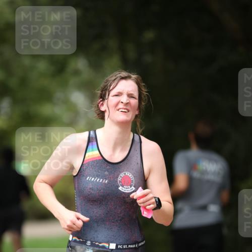 30.08.2026 - Elbe Triathlon Hamburg Antke Förster http://msf.ph/oto/10100137 30.08.2026 11:02:06 Laufen 1910, 299 meine-sportfotos.de