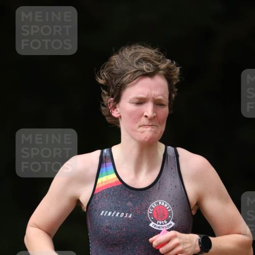 30.08.2026 - Elbe Triathlon Hamburg Antke Förster http://msf.ph/oto/10100141 30.08.2026 11:02:07 Laufen 1910, 299 meine-sportfotos.de