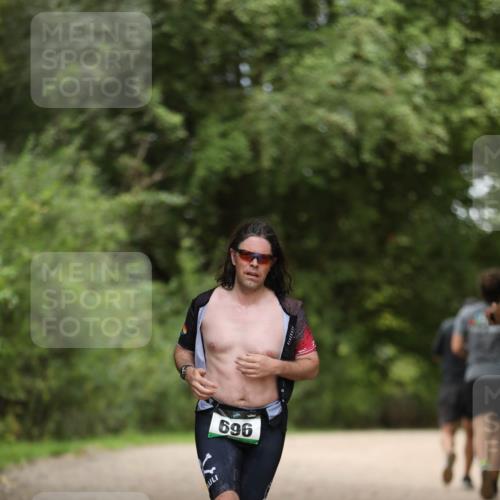 30.08.2026 - Elbe Triathlon Hamburg Antke Förster http://msf.ph/oto/10100145 30.08.2026 11:02:12 Laufen 696 meine-sportfotos.de