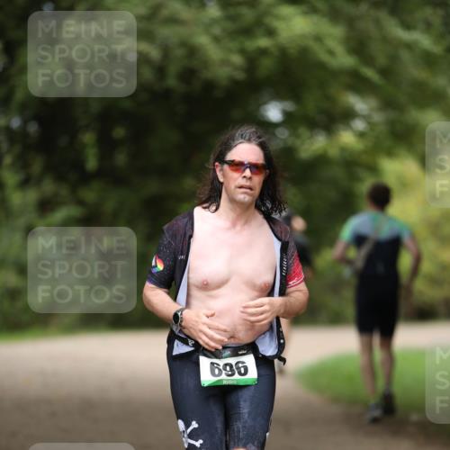 30.08.2026 - Elbe Triathlon Hamburg Antke Förster http://msf.ph/oto/10100147 30.08.2026 11:02:13 Laufen 696 meine-sportfotos.de