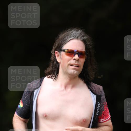 30.08.2026 - Elbe Triathlon Hamburg Antke Förster http://msf.ph/oto/10100153 30.08.2026 11:02:15 Laufen 696 meine-sportfotos.de