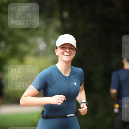 30.08.2026 - Elbe Triathlon Hamburg Antke Förster http://msf.ph/oto/10100157 30.08.2026 11:02:24 Laufen  meine-sportfotos.de