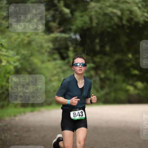 30.08.2026 - Elbe Triathlon Hamburg Antke Förster http://msf.ph/oto/10100161 30.08.2026 11:02:29 Laufen 843 meine-sportfotos.de