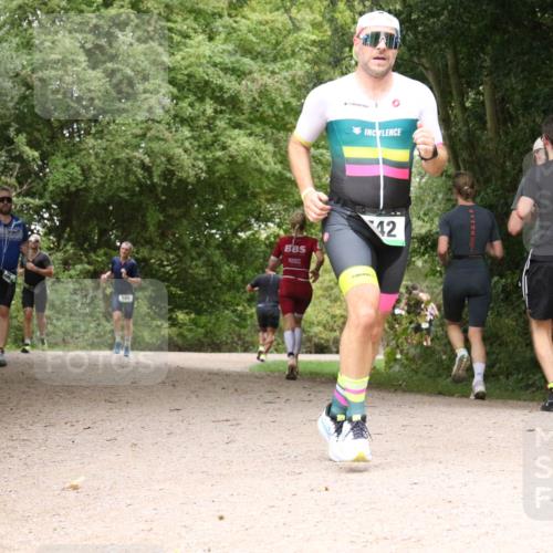 30.08.2026 - Elbe Triathlon Hamburg Antke Förster http://msf.ph/oto/10100162 30.08.2026 11:06:02 Laufen 42 meine-sportfotos.de