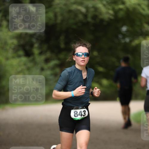 30.08.2026 - Elbe Triathlon Hamburg Antke Förster http://msf.ph/oto/10100163 30.08.2026 11:02:30 Laufen 843 meine-sportfotos.de