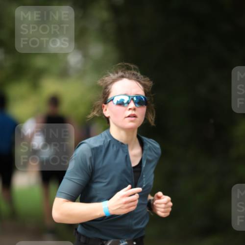 30.08.2026 - Elbe Triathlon Hamburg Antke Förster http://msf.ph/oto/10100167 30.08.2026 11:02:31 Laufen 843 meine-sportfotos.de