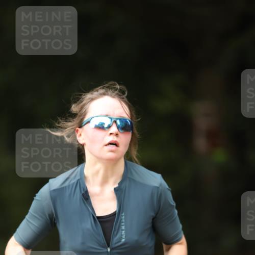30.08.2026 - Elbe Triathlon Hamburg Antke Förster http://msf.ph/oto/10100169 30.08.2026 11:02:32 Laufen 843 meine-sportfotos.de