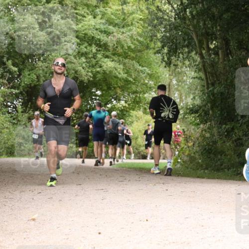 30.08.2026 - Elbe Triathlon Hamburg Antke Förster http://msf.ph/oto/10100178 30.08.2026 11:06:11 Laufen 419, 506 meine-sportfotos.de
