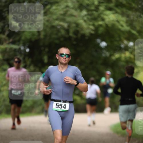 30.08.2026 - Elbe Triathlon Hamburg Antke Förster http://msf.ph/oto/10100187 30.08.2026 11:02:46 Laufen 554 meine-sportfotos.de