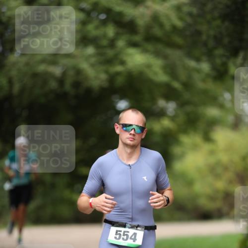 30.08.2026 - Elbe Triathlon Hamburg Antke Förster http://msf.ph/oto/10100189 30.08.2026 11:02:47 Laufen 554 meine-sportfotos.de
