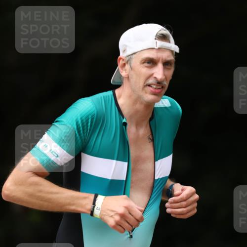 30.08.2026 - Elbe Triathlon Hamburg Antke Förster http://msf.ph/oto/10100213 30.08.2026 11:02:56 Laufen 690 meine-sportfotos.de