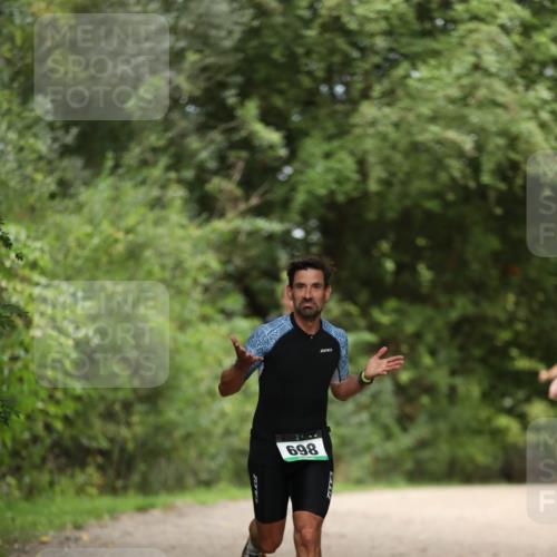 30.08.2026 - Elbe Triathlon Hamburg Antke Förster http://msf.ph/oto/10100231 30.08.2026 11:03:11 Laufen 698, 07133 meine-sportfotos.de