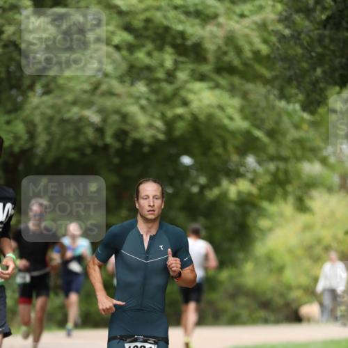 30.08.2026 - Elbe Triathlon Hamburg Antke Förster http://msf.ph/oto/10100251 30.08.2026 11:03:19 Laufen 1031 meine-sportfotos.de