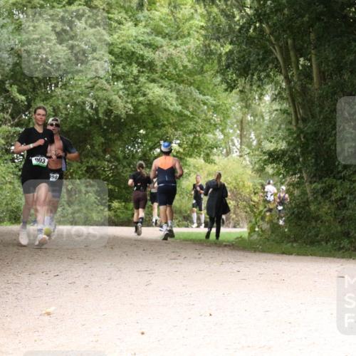 30.08.2026 - Elbe Triathlon Hamburg Antke Förster http://msf.ph/oto/10100264 30.08.2026 11:07:13 Laufen 903, 998 meine-sportfotos.de