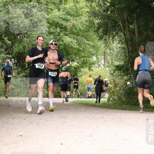 30.08.2026 - Elbe Triathlon Hamburg Antke Förster http://msf.ph/oto/10100268 30.08.2026 11:07:15 Laufen 903, 1098 meine-sportfotos.de