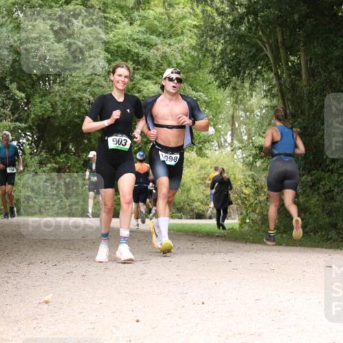 30.08.2026 - Elbe Triathlon Hamburg Antke Förster http://msf.ph/oto/10100270 30.08.2026 11:07:15 Laufen 768, 903, 098 meine-sportfotos.de